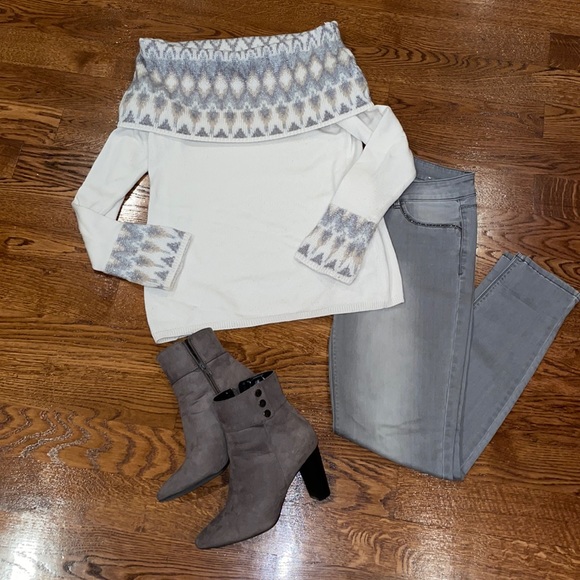 Black House White Market Off the Shoulder Sweater - Picture 2 of 8